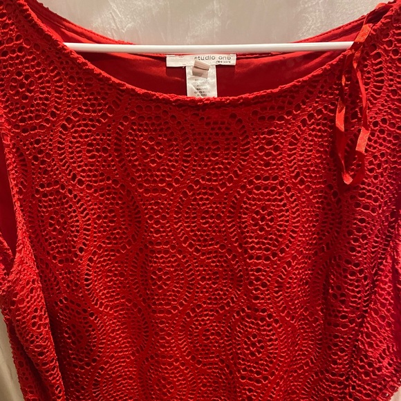 Beautiful red dress! - Picture 2 of 2